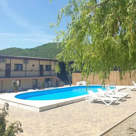 Casa De Vacanta Elisa Tatil Evi Dubova
